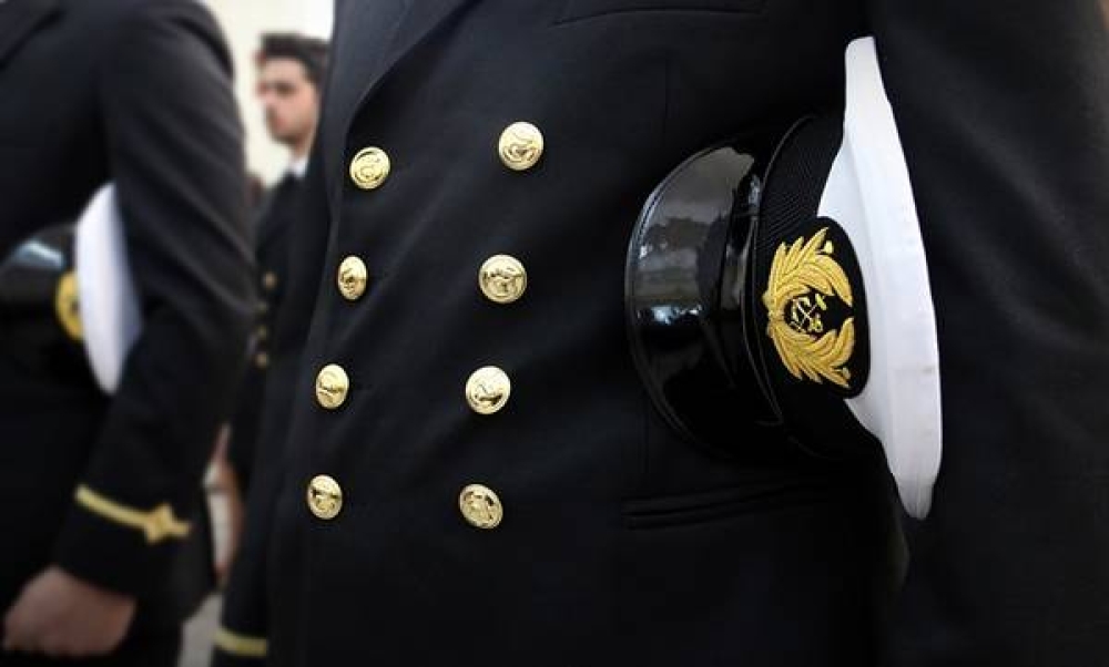 Έ&nu;&alpha; &beta;ή&mu;&alpha; &pi;&iota;&omicron; &kappa;&omicron;&nu;&tau;ά &eta; &Alpha;&kappa;&alpha;&delta;&eta;&mu;ί&alpha; &Pi;&lambda;&omicron;&iota;ά&rho;&chi;&omega;&nu; &Nu;&epsilon;ά&pi;&omicron;&lambda;&eta;&sigmaf;