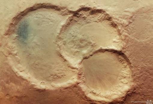 Ανακαλύφθηκε σπάνιος και εντυπωσιακός τριπλός κρατήρας στον Άρη