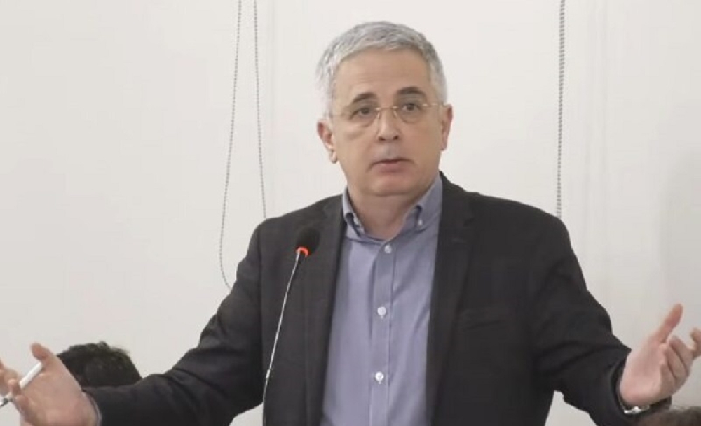 &Mu;ά&kappa;&alpha;&rho;&eta;&sigmaf; &sigma;&tau;&eta;&nu; &alpha;&pi;&omicron;&lambda;&omicron;&gamma;&iota;&sigma;&tau;&iota;&kappa;ή &sigma;&upsilon;&nu;&epsilon;&delta;&rho;ί&alpha;&sigma;&eta; &Pi;&tau;&omega;&chi;&omicron;ύ: &laquo;&Pi;&epsilon;&rho;&iota;&phi;έ&rho;&epsilon;&iota;&alpha; &Pi;&epsilon;&lambda;&omicron;&pi;&omicron;&nu;&nu;ή&sigma;&omicron;&upsilon;: &Tau;&alpha; έ&rho;&gamma;&alpha; &pi;&omicron;&upsilon; &delta;&epsilon;&nu; &tau;&epsilon;&lambda;&epsilon;&iota;ώ&nu;&omicron;&upsilon;&nu; &pi;&omicron;&tau;έ&raquo;