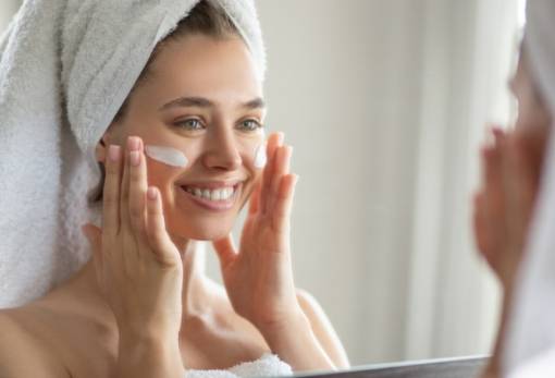 Γιατί είναι απαραίτητη χειμώνα-καλοκαίρι η ενυδάτωση προσώπου;