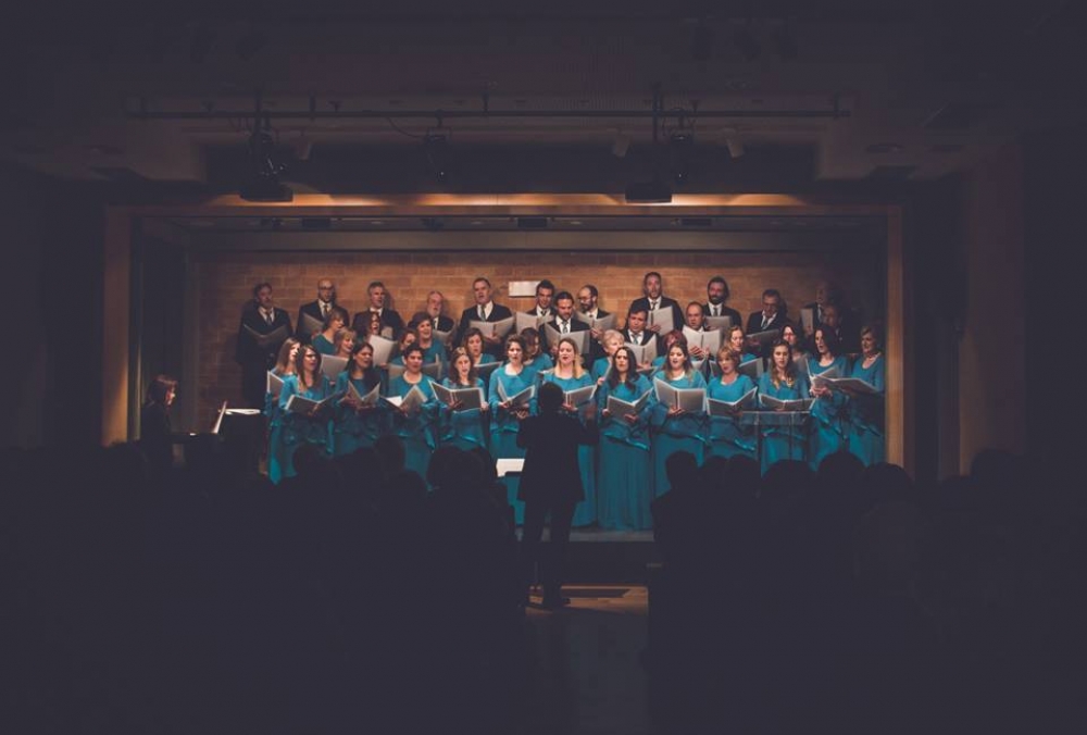 &Mu;&omicron;&upsilon;&sigma;&iota;&kappa;ό &tau;&alpha;&xi;ί&delta;&iota; &sigma;&tau;&omicron;&nu; &Pi;ά&rho;&nu;&omega;&nu;&alpha; &mu;&epsilon; &tau;&omicron;&upsilon;&sigmaf; &mu;&epsilon;&gamma;ά&lambda;&omicron;&upsilon;&sigmaf; &sigma;&upsilon;&nu;&theta;έ&tau;&epsilon;&sigmaf;