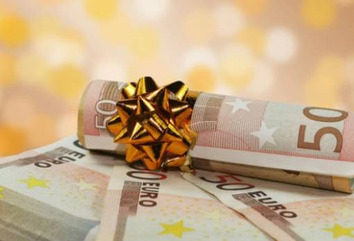 Δώρο Χριστουγέννων και ποινικές κυρώσεις σε περίπτωση μη καταβολής του