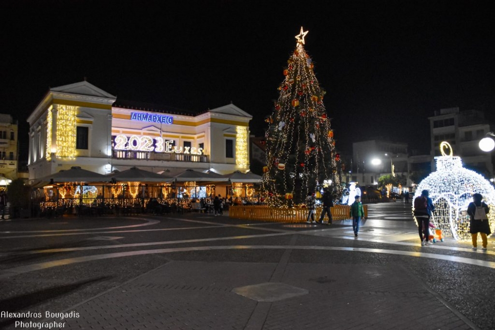 &Chi;&rho;&iota;&sigma;&tau;&omicron;ύ&gamma;&epsilon;&nu;&nu;&alpha;: &Alpha;&sigmaf; &epsilon;ί&nu;&alpha;&iota; ό&mu;&omicron;&rho;&phi;&alpha; &kappa;&alpha;&iota; &phi;&omega;&tau;&epsilon;&iota;&nu;ά &gamma;&iota;&alpha; ό&lambda;&omicron;&upsilon;&sigmaf;