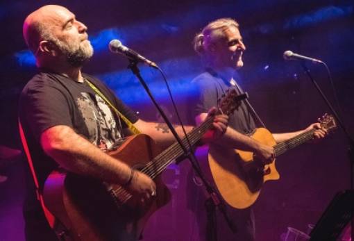 Πυξ Λαξ: Μια συναυλία γεμάτη αναμνήσεις και αληθινά συναισθήματα