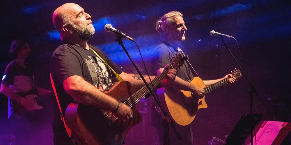 &Pi;&upsilon;&xi; &Lambda;&alpha;&xi;: &Mu;&iota;&alpha; &sigma;&upsilon;&nu;&alpha;&upsilon;&lambda;ί&alpha; &gamma;&epsilon;&mu;ά&tau;&eta; &alpha;&nu;&alpha;&mu;&nu;ή&sigma;&epsilon;&iota;&sigmaf; &kappa;&alpha;&iota; &alpha;&lambda;&eta;&theta;&iota;&nu;ά &sigma;&upsilon;&nu;&alpha;&iota;&sigma;&theta;ή&mu;&alpha;&tau;&alpha;