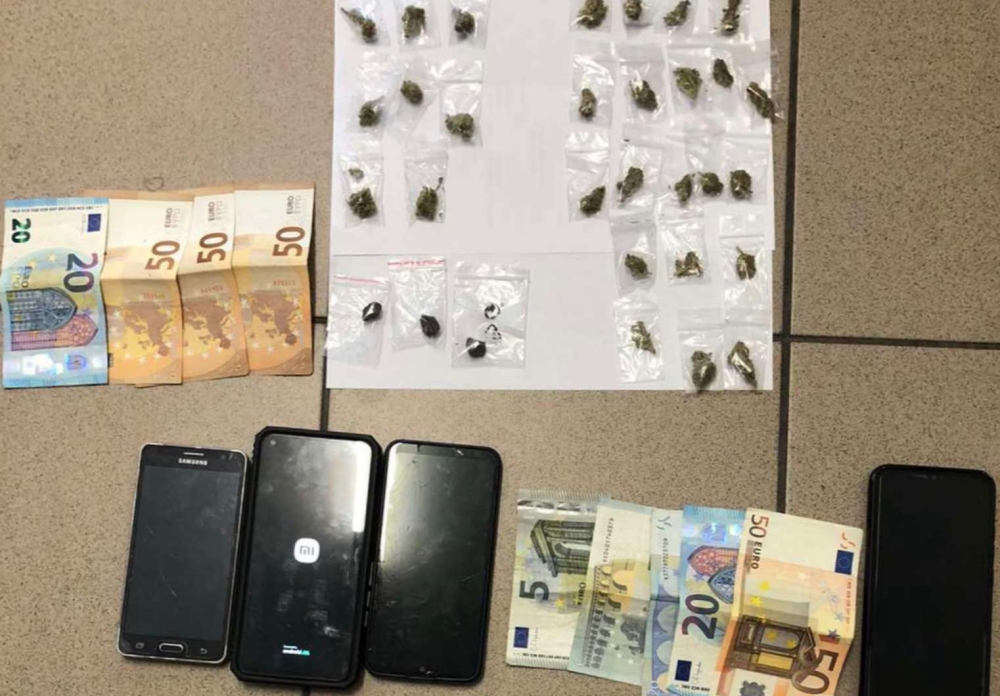 &Pi;&omicron;&sigma;ό&tau;&eta;&tau;&epsilon;&sigmaf; &kappa;ά&nu;&nu;&alpha;&beta;&eta;&sigmaf; &sigma;&tau;&omicron; &sigma;&pi;ί&tau;&iota; έ&kappa;&rho;&upsilon;&beta;&alpha;&nu; &delta;ύ&omicron; &alpha;&lambda;&lambda;&omicron;&delta;&alpha;&pi;&omicron;ί &sigma;&tau;&omicron;&nu; &Delta;. &Epsilon;&upsilon;&rho;ώ&tau;&alpha;