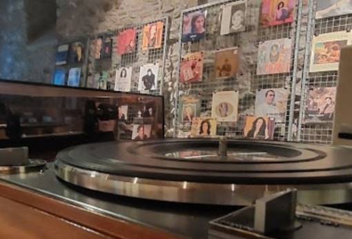 Βραδιές από βινύλια στην ΠΕΣ: Στον απόηχο μιας εκδήλωσης αλλιώτικης από τις άλλες