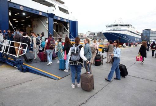 Ακτοπλοϊκά: Δεν θα αυξηθούν τα εισιτήρια στα πλοία το 2025