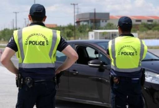 Μπλόκο στην ΕΟ σε μεταφορά παράνομων μεταναστών προς Λακωνία