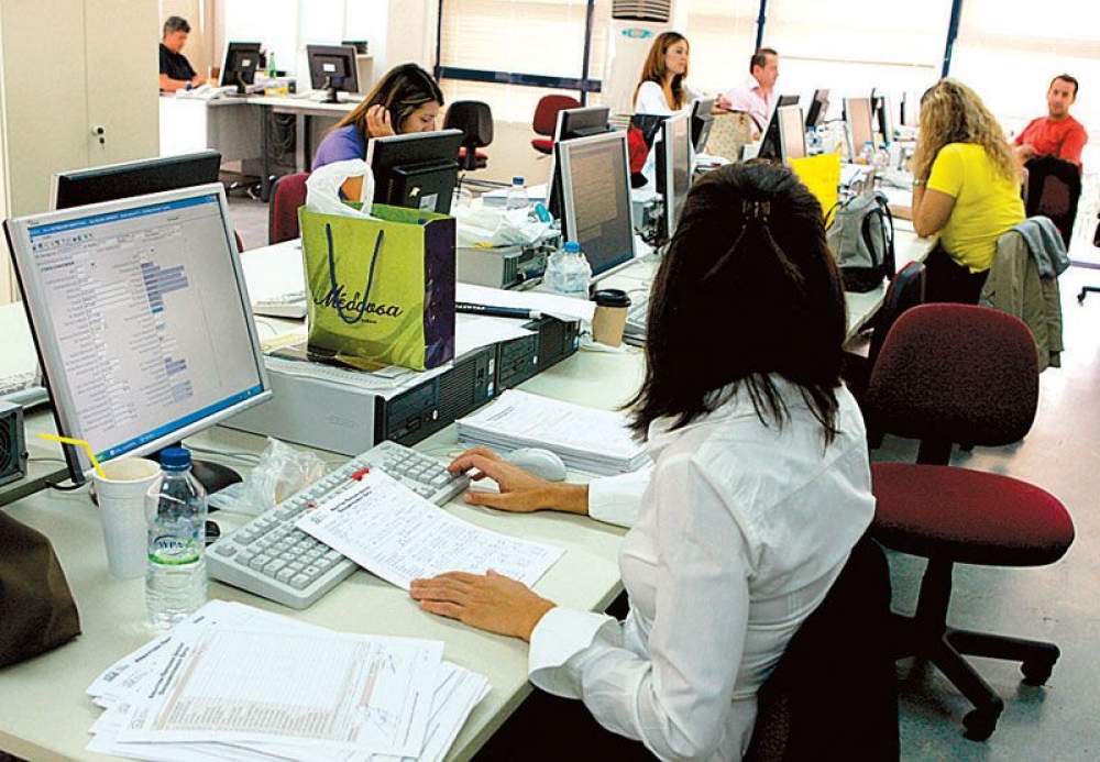 &Mu;&epsilon;&tau;&alpha;&tau;ά&xi;&epsilon;&iota;&sigmaf; &upsilon;&pi;&alpha;&lambda;&lambda;ή&lambda;&omega;&nu; &sigma;&tau;&omicron; &Delta;ή&mu;&omicron; &Epsilon;&upsilon;&rho;ώ&tau;&alpha;