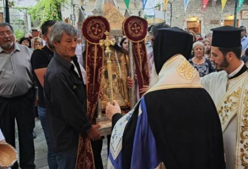 Κατανυκτική η υποδοχή της θαυματουργής εικόνας της Παναγίας Έλωνας στον Κοσμά