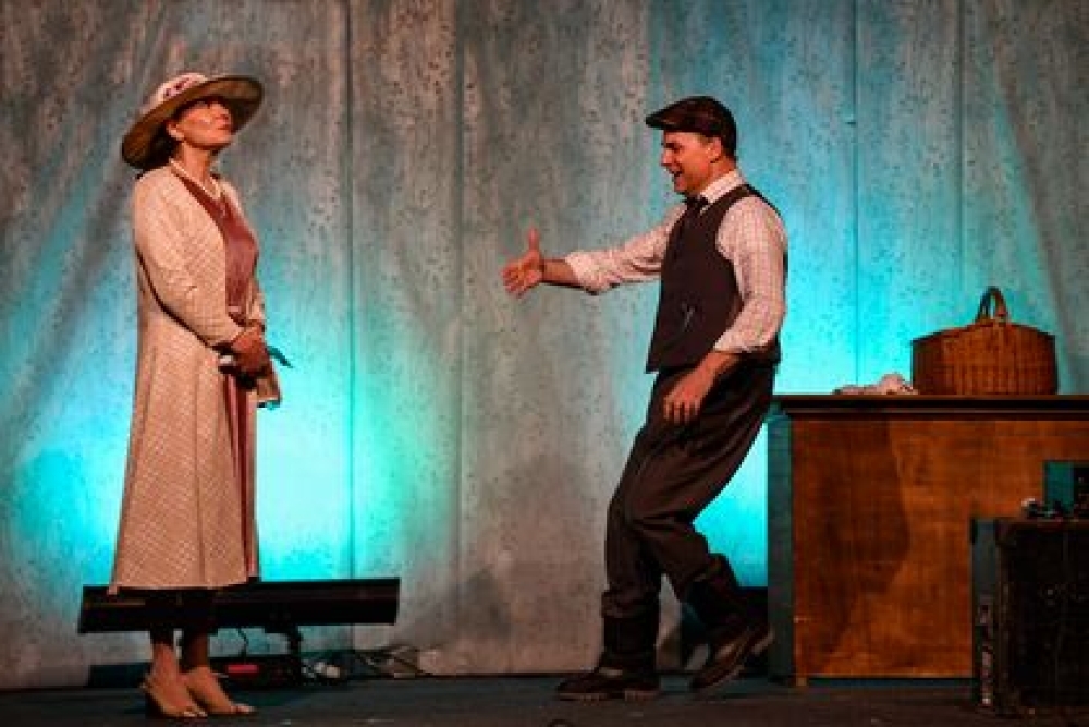 &Epsilon;&Theta;&Omicron;&Lambda;: &laquo;&Eta; &alpha;&gamma;ά&pi;&eta; &epsilon;ί&nu;&alpha;&iota; &gamma;&iota;&alpha; &nu;&alpha; &mu;&omicron;&iota;&rho;ά&zeta;&epsilon;&tau;&alpha;&iota; &mu;&epsilon; &tau;&eta;&nu; &Iota;&omega;ά&nu;&nu;&alpha;&raquo;