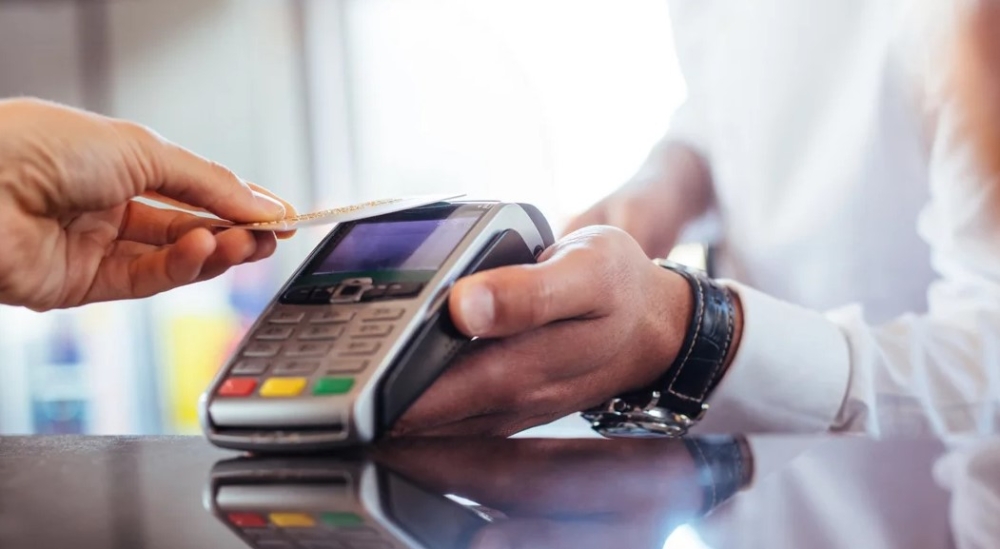 &Alpha;&nu;&tau;ί&omicron; &chi;&alpha;&rho;&tau;ό&sigma;&eta;&mu;&omicron;: &Pi;ώ&sigmaf; &kappa;&alpha;&iota; &pi;ό&tau;&epsilon; &epsilon;&pi;&iota;&beta;ά&lambda;&lambda;&epsilon;&tau;&alpha;&iota; &tau;&omicron; &Psi;&eta;&phi;&iota;&alpha;&kappa;ό &Tau;έ&lambda;&omicron;&sigmaf; &sigma;&epsilon; &mu;&iota;&sigma;&theta;ώ&sigma;&epsilon;&iota;&sigmaf;, &delta;ά&nu;&epsilon;&iota;&alpha; &kappa;&alpha;&iota; &chi;&rho;&eta;&mu;&alpha;&tau;&omicron;&pi;&iota;&sigma;&tau;&omega;&tau;&iota;&kappa;έ&sigmaf; &sigma;&upsilon;&nu;&alpha;&lambda;&lambda;&alpha;&gamma;έ&sigmaf;