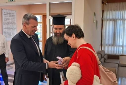 Επίσκεψη και προσφορά αγάπης του δημάρχου Σπάρτης  στο Άσυλο Ανιάτων Σπάρτης