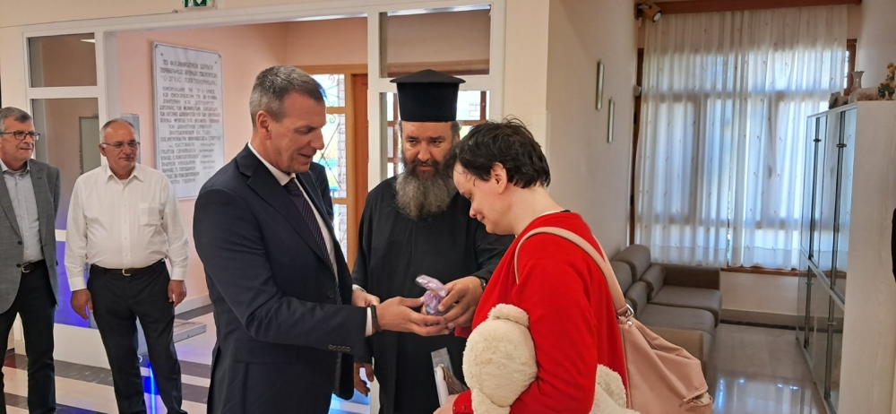 &Epsilon;&pi;ί&sigma;&kappa;&epsilon;&psi;&eta; &kappa;&alpha;&iota; &pi;&rho;&omicron;&sigma;&phi;&omicron;&rho;ά &alpha;&gamma;ά&pi;&eta;&sigmaf; &tau;&omicron;&upsilon; &delta;&eta;&mu;ά&rho;&chi;&omicron;&upsilon; &Sigma;&pi;ά&rho;&tau;&eta;&sigmaf;  &sigma;&tau;&omicron; Ά&sigma;&upsilon;&lambda;&omicron; &Alpha;&nu;&iota;ά&tau;&omega;&nu; &Sigma;&pi;ά&rho;&tau;&eta;&sigmaf;