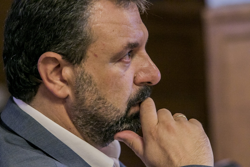 &Alpha;&rho;&alpha;&chi;&omega;&beta;ί&tau;&eta;&sigmaf;: &laquo;&Eta; &mu;&epsilon;ί&omega;&sigma;&eta; &epsilon;&delta;&rho;ώ&nu; &epsilon;ί&nu;&alpha;&iota; &tau;&omicron; &lambda;&iota;&gamma;ό&tau;&epsilon;&rho;&omicron;&hellip;&raquo;