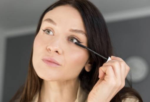 Το μυστικό για εντυπωσιακές βλεφαρίδες δεν είναι η μάσκαρα