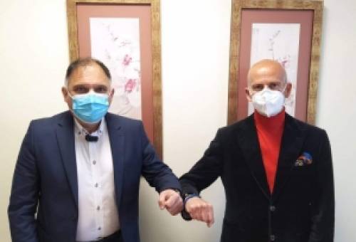 Ο Νεοκλής Κρητικός στα γραφεία της Πρωτοβάθμιας Εκπαίδευσης Λακωνίας