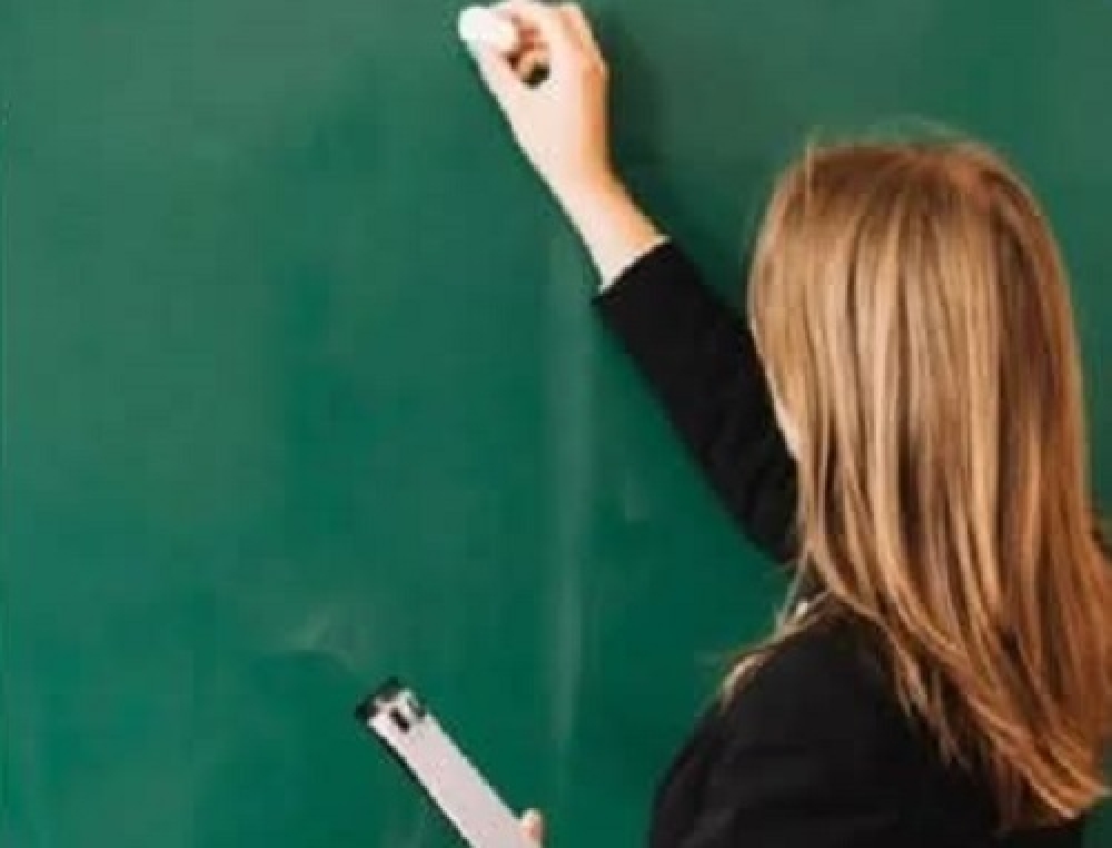 10.000 &mu;ό&nu;&iota;&mu;&omicron;&iota; &delta;&iota;&omicron;&rho;&iota;&sigma;&mu;&omicron;ί &epsilon;&kappa;&pi;&alpha;&iota;&delta;&epsilon;&upsilon;&tau;&iota;&kappa;ώ&nu; &epsilon;&nu;ό&psi;&epsilon;&iota; &sigma;&chi;&omicron;&lambda;&iota;&kappa;ή&sigmaf; &chi;&rho;&omicron;&nu;&iota;ά&sigmaf;