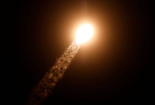 Εκτοξεύτηκε το σκάφος της SpaceX που μεταφέρει τους πρώτους ανθρώπους πάνω από τους πόλους