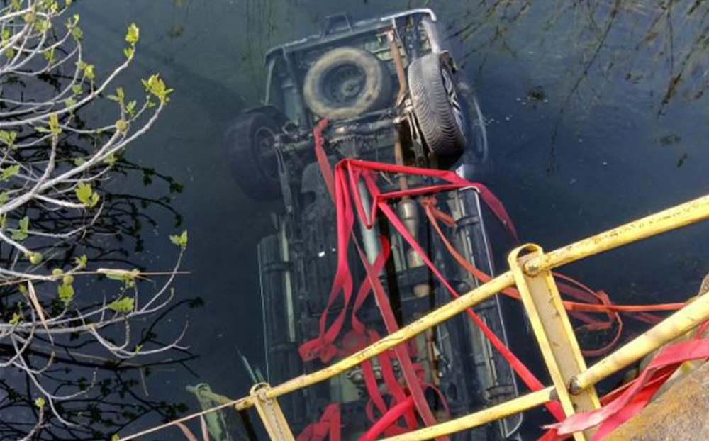 &Tau;&rho;&alpha;&gamma;&omega;&delta;ί&alpha; &sigma;&tau;&omicron;&nu; &Lambda;&epsilon;ή&mu;&omicron;&nu;&alpha;: &Sigma;&tau;&eta; &theta;έ&sigma;&eta; &tau;&omicron;&upsilon; &omicron;&delta;&eta;&gamma;&omicron;ύ &epsilon;&gamma;&kappa;&lambda;&omega;&beta;ί&sigma;&tau;&eta;&kappa;&epsilon; &eta; 15&chi;&rho;&omicron;&nu;&eta;