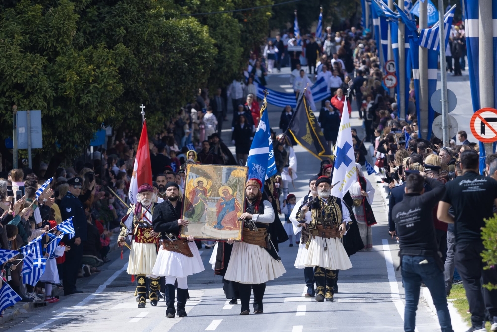 &Gamma;&epsilon;&mu;ά&tau;&omicron; &tau;&omicron; &laquo;&alpha;&upsilon;&gamma;&omicron;&upsilon;&sigma;&tau;&iota;ά&tau;&iota;&kappa;&omicron;&raquo; &kappa;&alpha;&lambda;&epsilon;&nu;&tau;ά&rho;&iota; &tau;&omicron;&upsilon; &Sigma;&upsilon;&lambda;. &Iota;&sigma;&tau;&omicron;&rho;&iota;&kappa;ή&sigmaf; &Alpha;&nu;&alpha;&beta;ί&omega;&sigma;&eta;&sigmaf; &Sigma;&pi;ά&rho;&tau;&eta;&sigmaf;