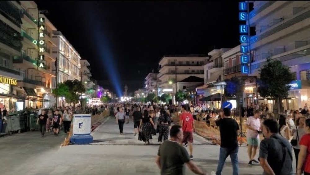 &Phi;&theta;&iota;&nu;&omicron;&pi;&omega;&rho;&iota;&nu;ή &eta; &laquo;&Lambda;&epsilon;&upsilon;&kappa;ή &Nu;ύ&chi;&tau;&alpha;&raquo; &phi;έ&tau;&omicron;&sigmaf; &sigma;&tau;&eta; &Sigma;&pi;ά&rho;&tau;&eta;