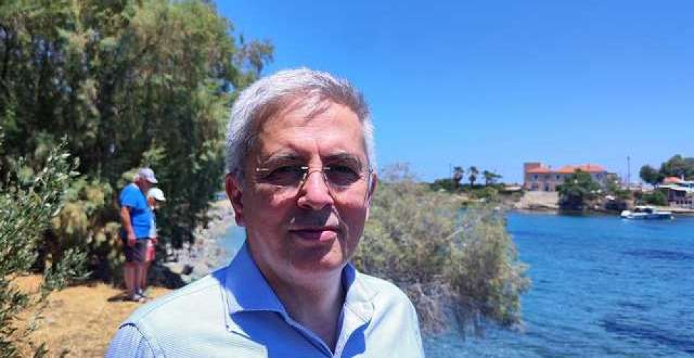 &Epsilon;&pi;&iota;&mu;έ&nu;&epsilon;&iota; &omicron; &Mu;ά&kappa;&alpha;&rho;&eta;&sigmaf; &gamma;&iota;&alpha; &tau;&eta; &delta;&iota;ά&beta;&rho;&omega;&sigma;&eta; &sigma;&tau;&eta;&nu; &pi;&alpha;&rho;&alpha;&lambda;ί&alpha; &Xi;&iota;&phi;&iota;ά &Mu;&omicron;&nu;&epsilon;&mu;&beta;&alpha;&sigma;ί&alpha;&sigmaf;