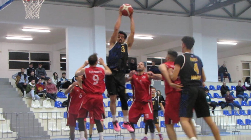 &Alpha;1&rsquo; &Epsilon;&Kappa;&Alpha;&Sigma;&Kappa;&Epsilon;&Nu;&Omicron;&Pi;: &Mu;&epsilon; &nu;ί&kappa;&epsilon;&sigmaf; &sigma;&upsilon;&nu;έ&chi;&iota;&sigma;&alpha;&nu; &Alpha;&Pi;&Omicron;&Epsilon;&Lambda;, &Sigma;&pi;&alpha;&rho;&tau;&iota;&alpha;&tau;&iota;&kappa;ό&sigmaf;, &Lambda;ά&kappa;&omega;&nu;&alpha;&sigmaf;