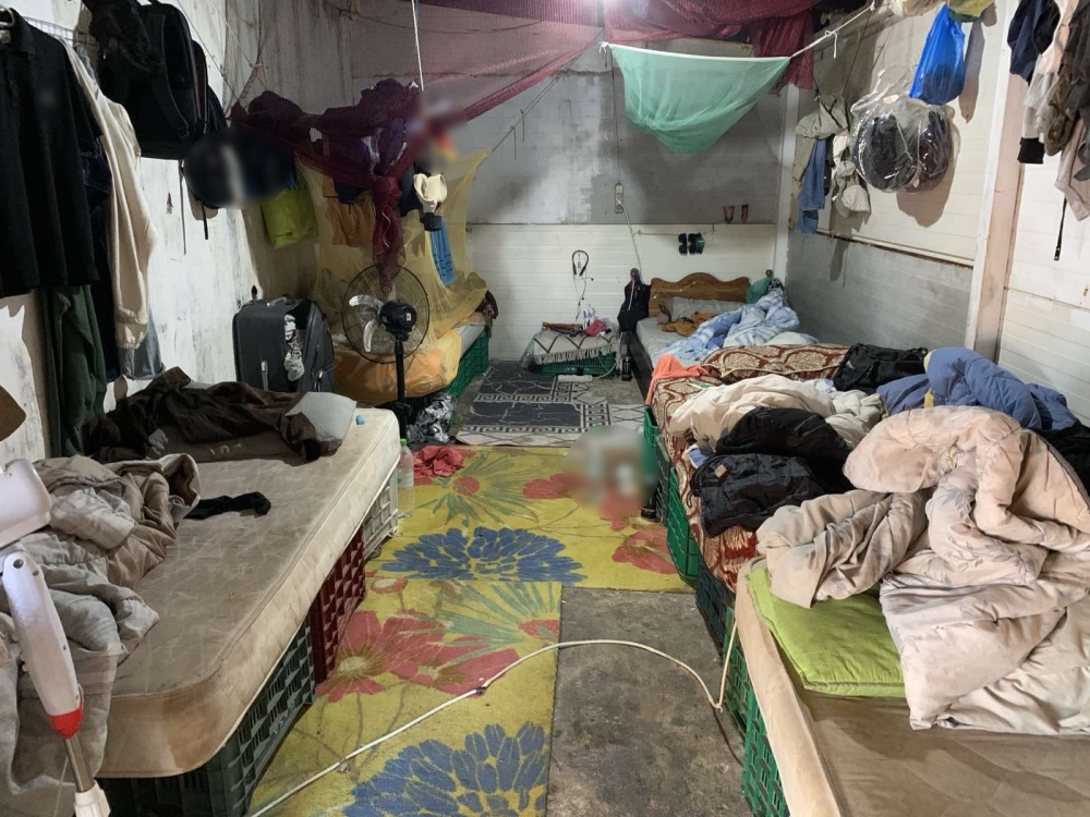 &Epsilon;&rho;&gamma;ά&tau;&epsilon;&sigmaf; &gamma;&eta;&sigmaf;-&sigma;&kappa;&lambda;ά&beta;&omicron;&iota; &sigma;&epsilon; &chi;&omega;&rho;ά&phi;&iota;&alpha; &kappa;&alpha;&iota; &sigma;&tau;&eta; &Lambda;&alpha;&kappa;&omega;&nu;ί&alpha;