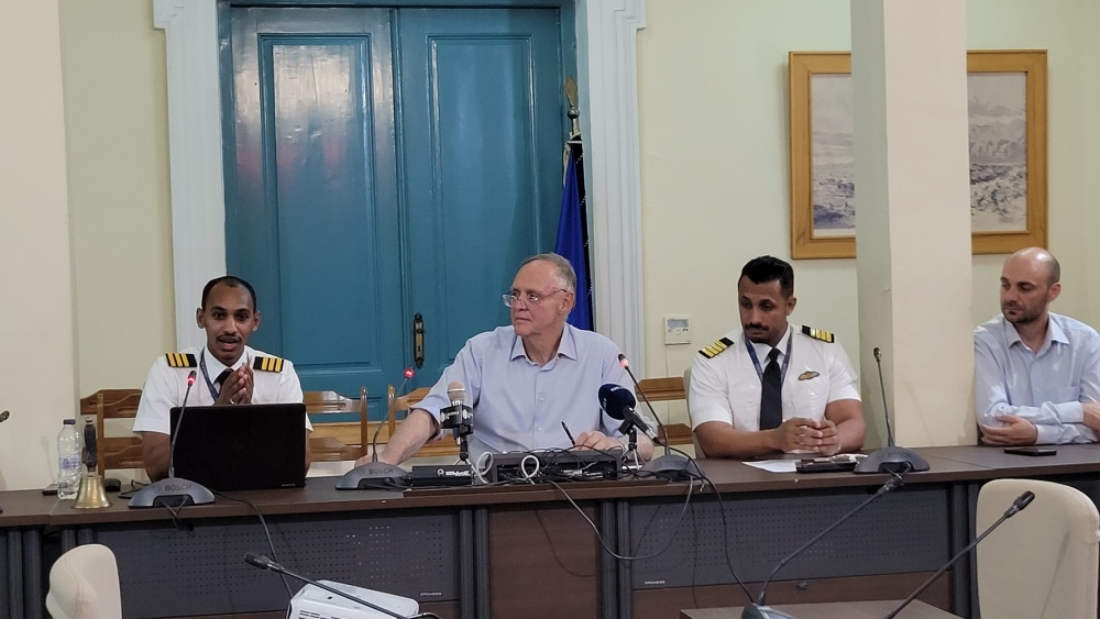 &Epsilon;&pi;&iota;&sigma;&tau;&rho;έ&phi;&epsilon;&iota; &gamma;&iota;&alpha; &tau;&omicron; &alpha;&epsilon;&rho;&omicron;&delta;&rho;ό&mu;&iota;&omicron; &kappa;&alpha;&iota; &epsilon;&pi;&alpha;&nu;&alpha;&phi;έ&rho;&epsilon;&iota; &tau;&omicron;&upsilon;&sigmaf; &epsilon;&pi;&epsilon;&nu;&delta;&upsilon;&tau;έ&sigmaf; &omicron; &Pi;. &Delta;&omicron;ύ&kappa;&alpha;&sigmaf;;