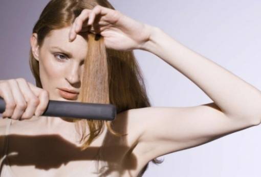 5 τρόποι για να σώσεις τα καμμένα μαλλιά από ισιωτική