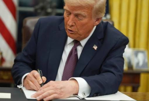 Δασμούς 10% για όλες τις εισαγωγές από την ΕΕ σχεδιάζει ο Τραμπ