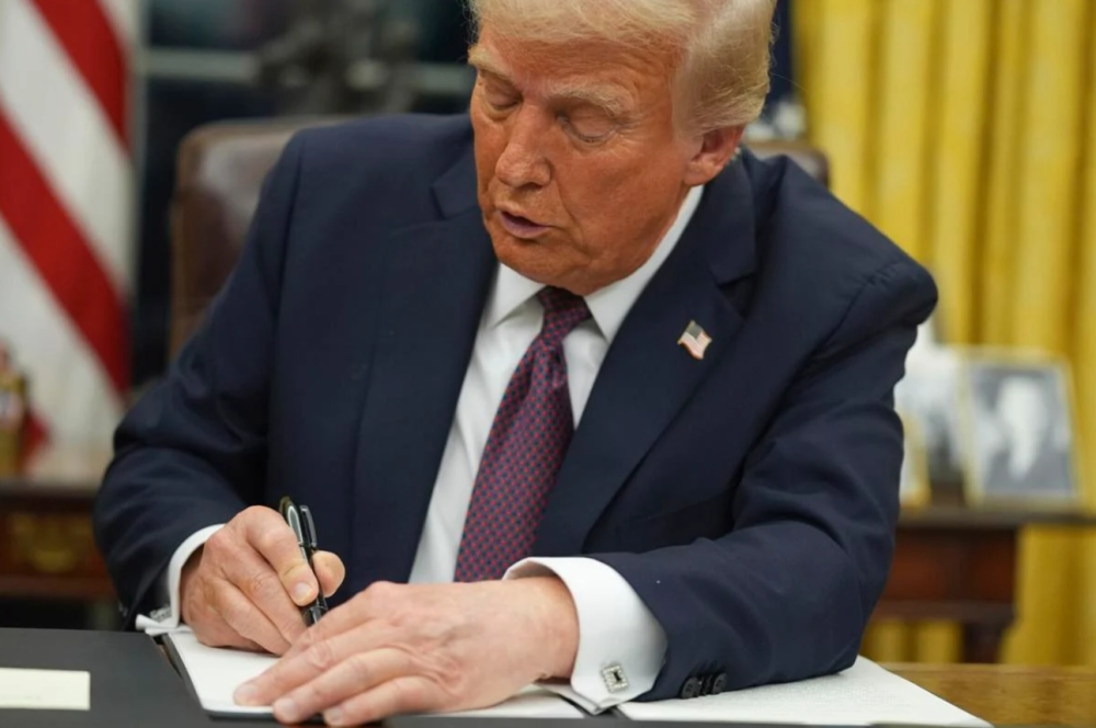 &Delta;&alpha;&sigma;&mu;&omicron;ύ&sigmaf; 10% &gamma;&iota;&alpha; ό&lambda;&epsilon;&sigmaf; &tau;&iota;&sigmaf; &epsilon;&iota;&sigma;&alpha;&gamma;&omega;&gamma;έ&sigmaf; &alpha;&pi;ό &tau;&eta;&nu; &Epsilon;&Epsilon; &sigma;&chi;&epsilon;&delta;&iota;ά&zeta;&epsilon;&iota; &omicron; &Tau;&rho;&alpha;&mu;&pi;