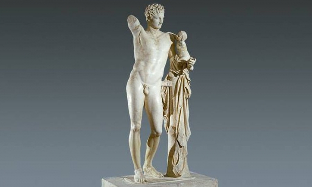 &Sigma;&alpha;&nu; &sigma;ή&mu;&epsilon;&rho;&alpha;: To 1877 &alpha;&nu;&alpha;&kappa;&alpha;&lambda;ύ&pi;&tau;&epsilon;&tau;&alpha;&iota; &omicron; &Epsilon;&rho;&mu;ή&sigmaf; &tau;&omicron;&upsilon; &Pi;&rho;&alpha;&xi;&iota;&tau;έ&lambda;&eta;