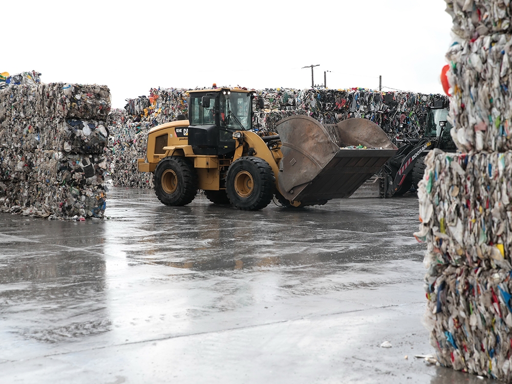 &laquo;&Beta;&alpha;&rho;έ&lambda;&iota; &delta;ί&chi;&omega;&sigmaf; &pi;ά&tau;&omicron;&raquo; &tau;&alpha; &sigma;&kappa;&omicron;&upsilon;&pi;ί&delta;&iota;&alpha; &sigma;&tau;&eta;&nu; &Pi;&epsilon;&lambda;&omicron;&pi;ό&nu;&nu;&eta;&sigma;&omicron;