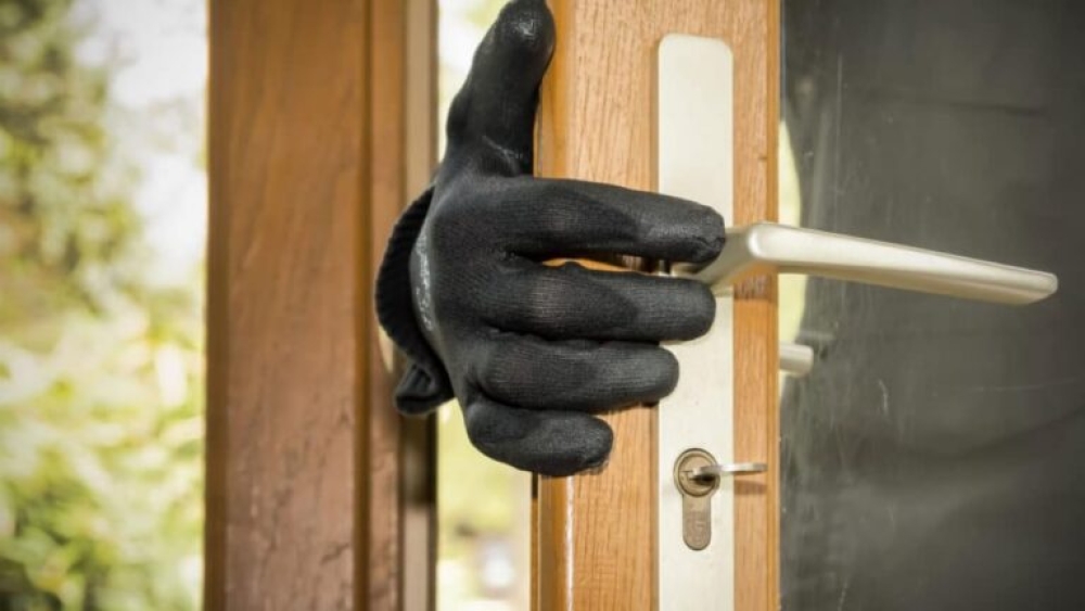 &Epsilon;&xi;&iota;&chi;&nu;ί&alpha;&sigma;&eta; &tau;&rho;&iota;ώ&nu; &kappa;&lambda;&omicron;&pi;ώ&nu; &sigma;&epsilon; &omicron;&iota;&kappa;ί&epsilon;&sigmaf; &sigma;&tau;&omicron;&nu; &Delta;ή&mu;&omicron; &Mu;&omicron;&nu;&epsilon;&mu;&beta;&alpha;&sigma;ί&alpha;&sigmaf;