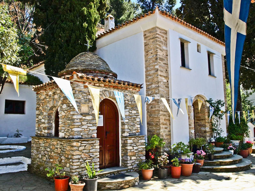 &Eta; &gamma;&epsilon;&rho;ό&nu;&tau;&iota;&sigma;&sigma;&alpha; &Lambda;&alpha;&mu;&pi;&rho;&iota;&nu;ή &kappa;&alpha;&iota; &eta; &Pi;&alpha;&nu;&alpha;&gamma;ί&alpha; &eta; &Kappa;&omicron;&upsilon;&nu;ί&sigma;&tau;&rho;&alpha;