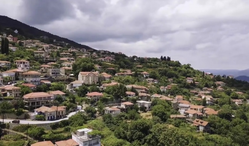 &Tau;&rho;&alpha;&gamma;&omega;&delta;ί&alpha; &sigma;&tau;&omicron; &Gamma;&epsilon;&omega;&rho;&gamma;ί&tau;&sigma;&iota;: &Nu;&epsilon;&kappa;&rho;ό&sigmaf; ά&nu;&delta;&rho;&alpha;&sigmaf; &pi;&omicron;&upsilon; &kappa;&alpha;&tau;&alpha;&pi;&lambda;&alpha;&kappa;ώ&theta;&eta;&kappa;&epsilon; &alpha;&pi;ό &delta;έ&nu;&tau;&rho;&omicron;