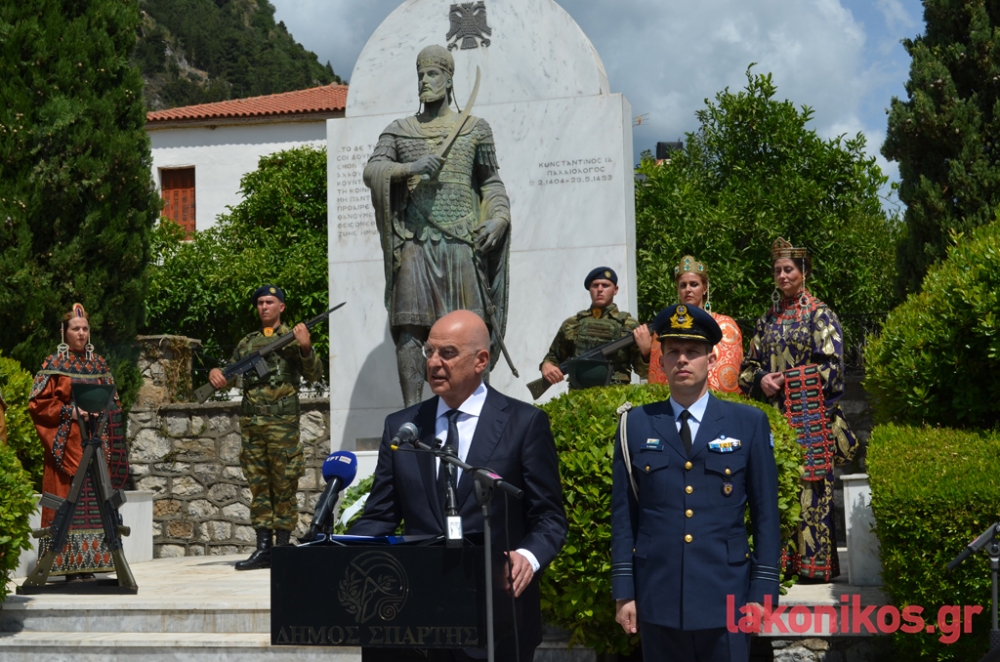 &Phi;έ&gamma;&gamma;&epsilon;&iota; &omicron; &lambda;ύ&chi;&nu;&omicron;&sigmaf; &tau;&omicron;&upsilon; &Pi;&alpha;&lambda;&alpha;&iota;&omicron;&lambda;ό&gamma;&omicron;&upsilon;: &Zeta;&omega;&nu;&tau;ά&nu;&epsilon;&psi;&alpha;&nu; &mu;&nu;ή&mu;&epsilon;&sigmaf; &sigma;&tau;&omicron;&nu; &Mu;&upsilon;&sigma;&tau;&rho;ά