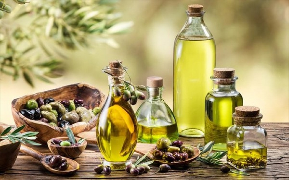 &Sigma;&tau;&omicron; &Phi;&epsilon;&sigma;&tau;&iota;&beta;ά&lambda; &Epsilon;&lambda;&alpha;&iota;&omicron;&lambda;ά&delta;&omicron;&upsilon; &amp; &Epsilon;&lambda;&iota;ά&sigmaf; &sigma;&tau;&eta;&nu; &Kappa;&rho;ή&tau;&eta; &eta; &Pi;&epsilon;&rho;&iota;&phi;έ&rho;&epsilon;&iota;&alpha; &Pi;&epsilon;&lambda;&omicron;&pi;&omicron;&nu;&nu;ή&sigma;&omicron;&upsilon;