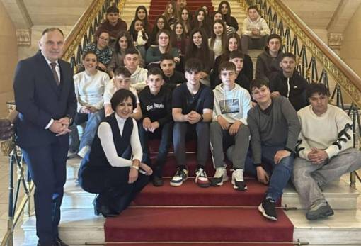 Εμπειρία Βουλής για το Γυμνάσιο Σκάλας με ξεναγό τον Ν. Κρητικό