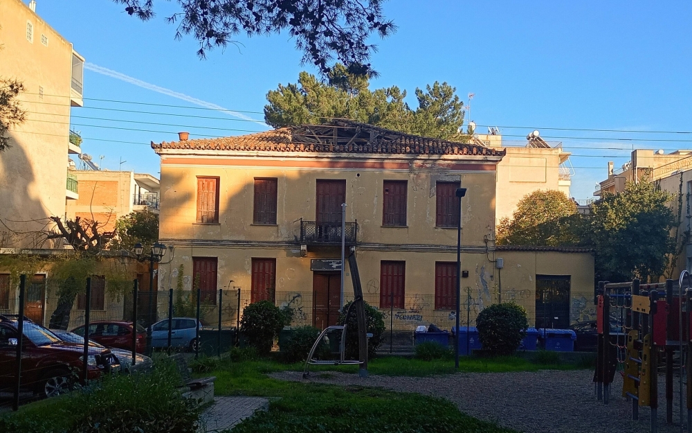 &Tau;&omicron; &delta;&iota;&kappa;ό &sigma;&alpha;&sigmaf; &sigma;&chi;ό&lambda;&iota;&omicron;: &Mu;&alpha;&rho;&alpha;&zeta;ώ&nu;&epsilon;&iota; &gamma;&upsilon;&rho;&epsilon;ύ&omicron;&nu;&tau;&alpha;&sigmaf; &laquo;&gamma;&iota;&alpha;&tau;&rho;&epsilon;&iota;ά&raquo; &tau;&omicron; &nu;&epsilon;&omicron;&kappa;&lambda;&alpha;&sigma;&iota;&kappa;ό &Tau;&rho;&iota;&tau;ά&kappa;&eta;