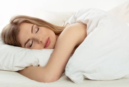 Μαξιλαροθήκη: Ποιο ύφασμα είναι ιδανικό για την επιδερμίδα μας;