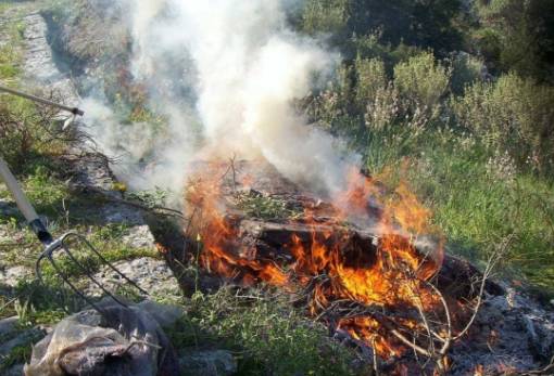 Νέες «καμπάνες» από την Πυροσβεστική για «απρόσεκτη» καύση σε χωράφια