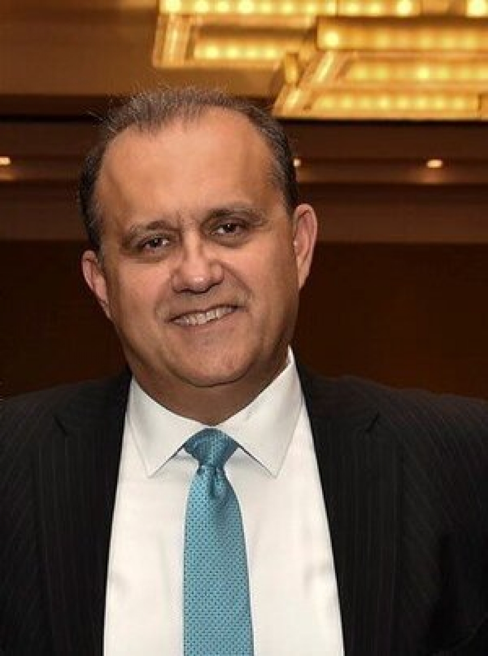 &Sigma;&tau;&eta; &Sigma;&pi;ά&rho;&tau;&eta; &omicron; &Pi;&rho;ό&epsilon;&delta;&rho;&omicron;&sigmaf; &tau;&omicron;&upsilon; &Epsilon;&lambda;&lambda;&eta;&nu;&alpha;&mu;&epsilon;&rho;&iota;&kappa;&alpha;&nu;&iota;&kappa;&omicron;ύ &Iota;&nu;&sigma;&tau;&iota;&tau;&omicron;ύ&tau;&omicron;&upsilon; &Nu;&iota;&kappa; &Lambda;&alpha;&rho;&upsilon;&gamma;&gamma;ά&kappa;&eta;&sigmaf;