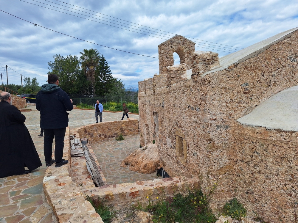 &Alpha;&pi;&omicron;&kappa;&alpha;&theta;ί&sigma;&tau;&alpha;&tau;&alpha;&iota; &epsilon;&kappa;&kappa;&lambda;&eta;&sigma;&iota;&alpha;&sigma;&tau;&iota;&kappa;ό &mu;&nu;&eta;&mu;&epsilon;ί&omicron; &tau;&omicron;&upsilon; 14&omicron;&upsilon; &alpha;&iota;ώ&nu;&alpha; &sigma;&tau;&omicron; &Phi;&omicron;&iota;&nu;ί&kappa;&iota;