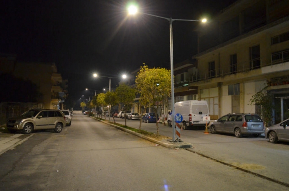 &Nu;έ&alpha; &phi;&omega;&tau;&iota;&sigma;&tau;&iota;&kappa;ά &tau;ύ&pi;&omicron;&upsilon; LED &sigma;&epsilon; &pi;&omicron;&lambda;&lambda;έ&sigmaf; &pi;&epsilon;&rho;&iota;&omicron;&chi;έ&sigmaf; &tau;&eta;&sigmaf; &Sigma;&pi;ά&rho;&tau;&eta;&sigmaf;