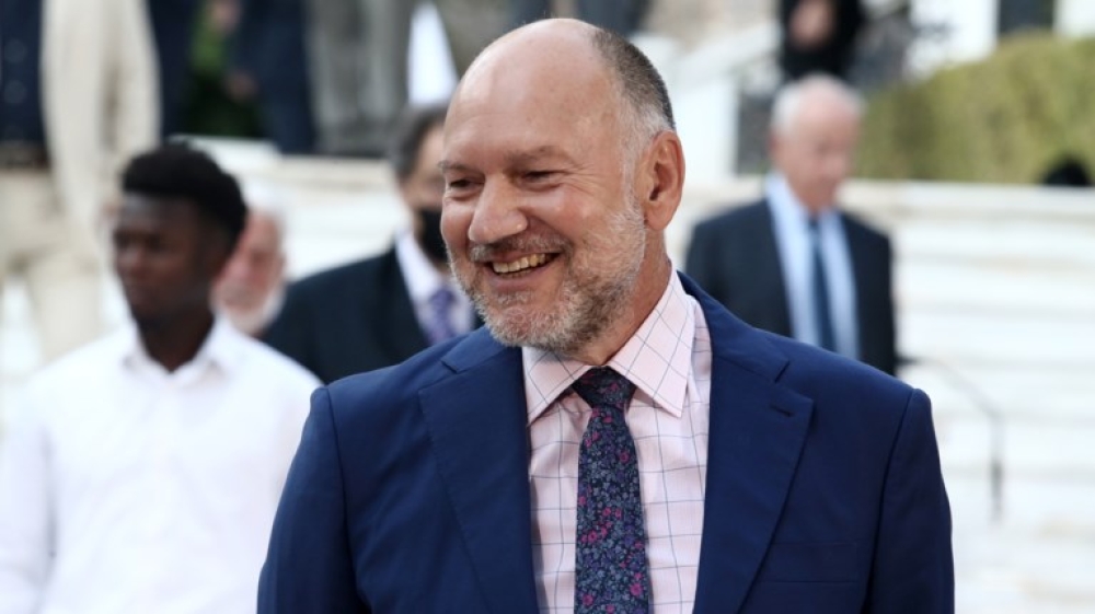 &Omicron; &Kappa;&alpha;&theta;&eta;&gamma;&eta;&tau;ή&sigmaf; &Sigma;&tau;. &Kappa;&alpha;&lambda;ύ&beta;&alpha;&sigmaf; &nu;έ&omicron;&sigmaf; &pi;&rho;ό&epsilon;&delta;&rho;&omicron;&sigmaf; &sigma;&tau;&omicron; &Kappa;έ&nu;&tau;&rho;&omicron; &Pi;&omicron;&lambda;&iota;&tau;&iota;&sigma;&mu;&omicron;ύ Ί&delta;&rho;&upsilon;&mu;&alpha; &Sigma;&tau;. &Nu;&iota;ά&rho;&chi;&omicron;&sigmaf;