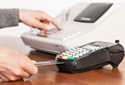 «Τσουχτερά» πρόστιμα για τα μη διασυνδεδεμένα POS